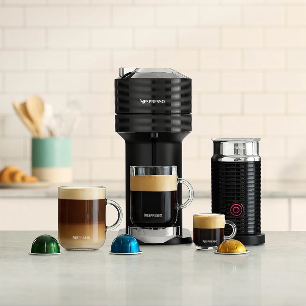 Nespresso Vertuo Next Coffee Maker with milk frother - Picture 2 of 9